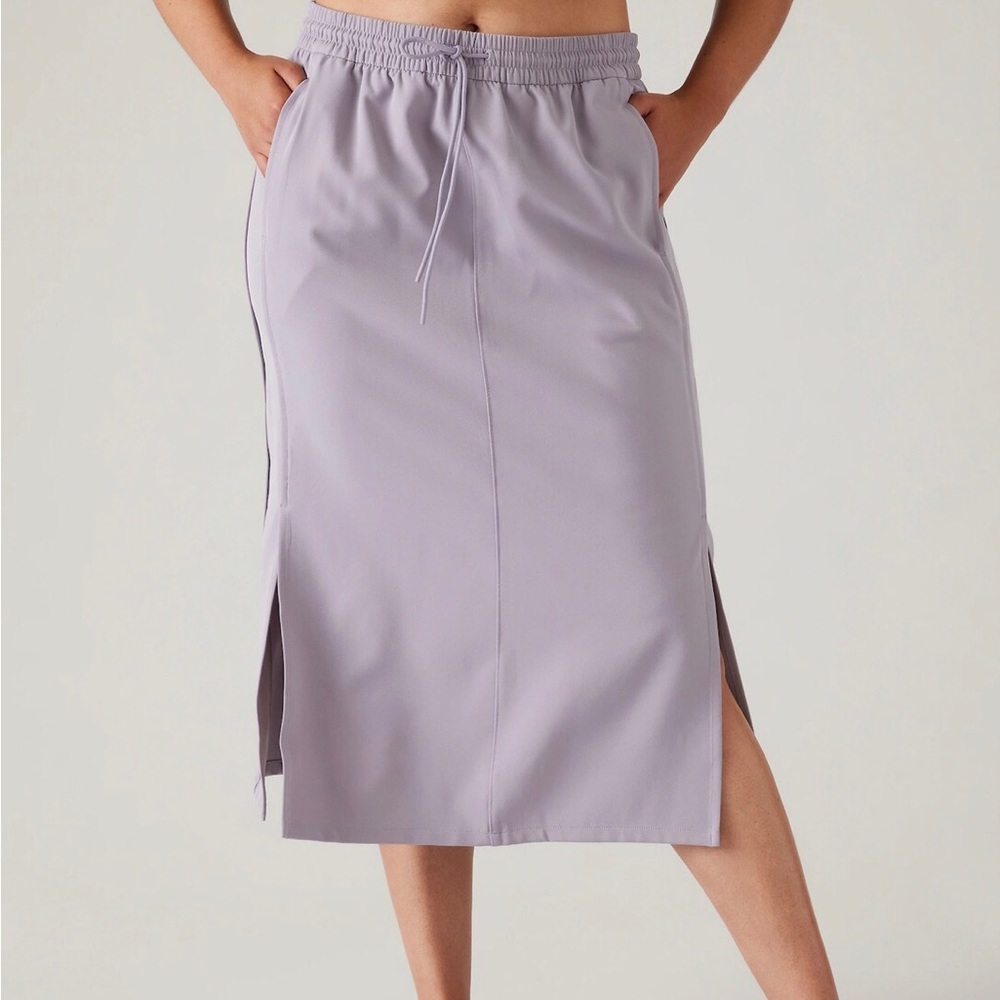 NWT Athleta Stride Midi Skirt size Medium.